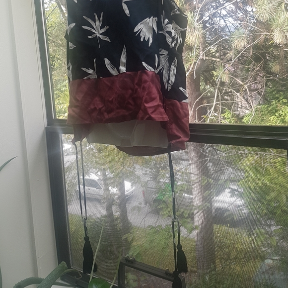 NWOT XL O'Neill sleeveless print top with keyhole - Picture 3 of 5